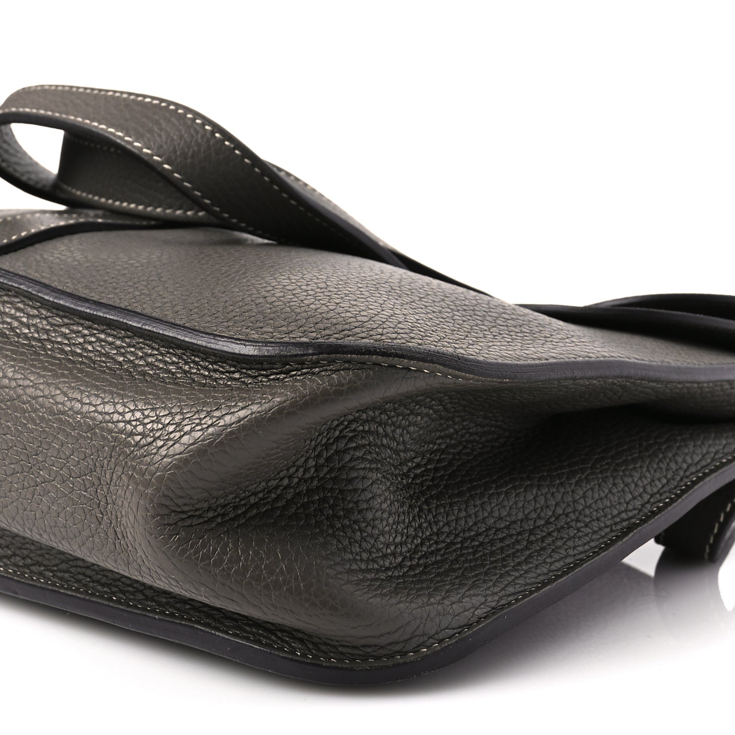 Hermes Taurillon Clemence Halzan 31 GM Etoupe